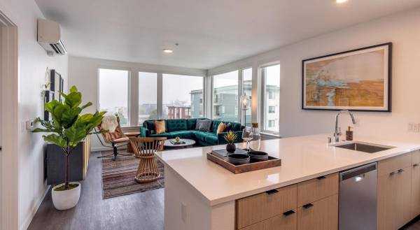 $4,515 / 2br - 1127ft2 - Impolutable 2 BR/2 BA con piso de tablones de vinilo, ¡Salas comunitarias! (Área central)63852481801603120