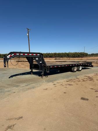 PJ goosneck flatbed 1