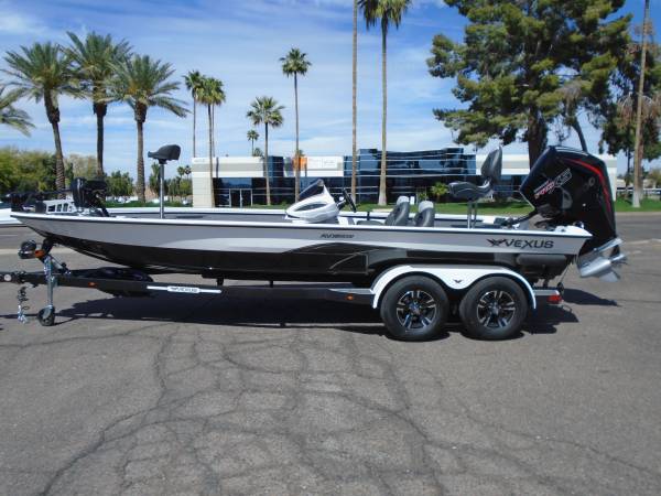 2026 Vexus AVX 2080 powered by a Mercury 200 Pro XS V-8 4-Stroke 1