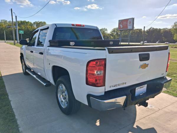 2012 CHEVY SILVERADO CREW CAB VERY CLEAN DRIVES PERFECT 1