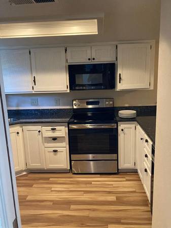 $3,350 / 1br - 1200ft2 - Amplio condominio de 1 dormitorio + habitación adicional, 2 baños en ubicación privilegiada de Walnut Creek (walnut creek)63851966503555124