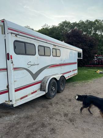 1997 Sundowner 3 horse 1