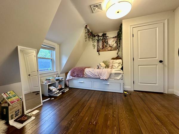 $3,100 / 3br - Gorgeous renovated 3 bed 1.5 bath in Waltham w/ laundry in unit!!63802072668801123