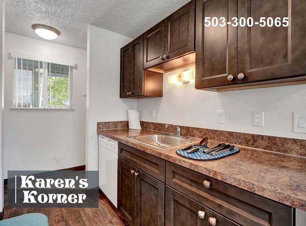 Easily Access Shopping & Spacious Storage! - West Portland 1 Bed 1