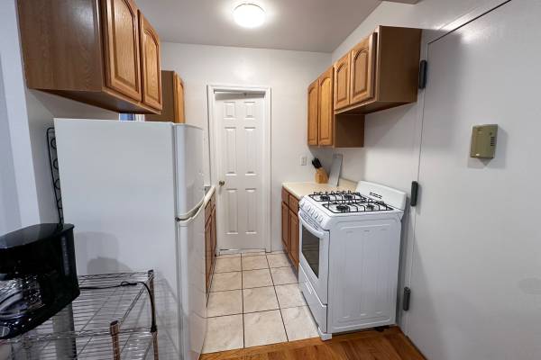 $3,000 / 1br - 600ft2 - Discover this spacious, sun-filled, fully furnished one-bedroom in Sun (Sunnyside)63945361780226121