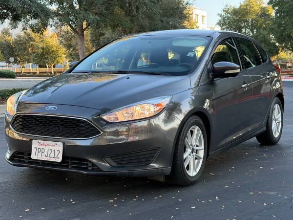 2015 Ford Focus SE Hatchback 1