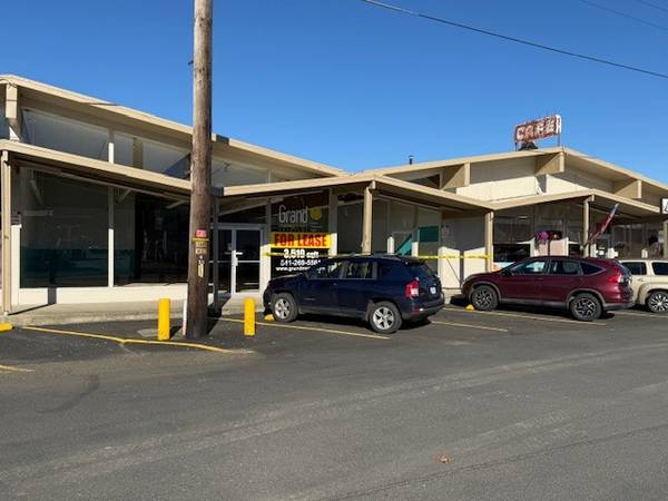 Nice size commercial space! 3510 sq ft! - office & commercial