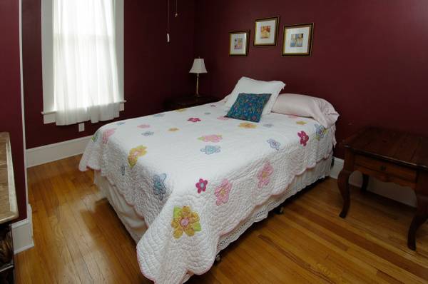 $1,685 / 2br - Downtown Furnished Apartment including Utilities (Grand Haven)63783167661057123