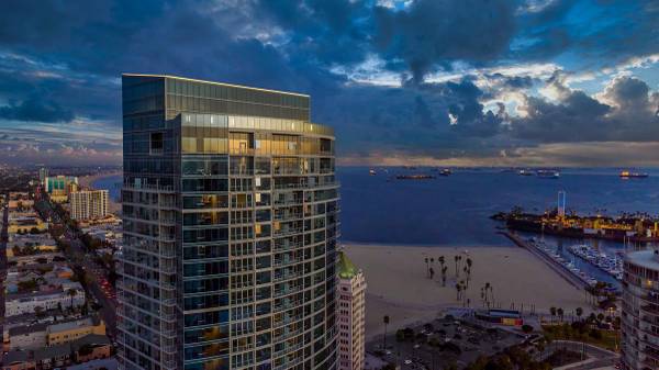 $3,563 / 1br - 830ft2 - Una Visita Obligatoria - Para Creerlo. Vistas Impresionantes, Servicios Asombrosos. (Downtown Long Beach)63829302978945123
