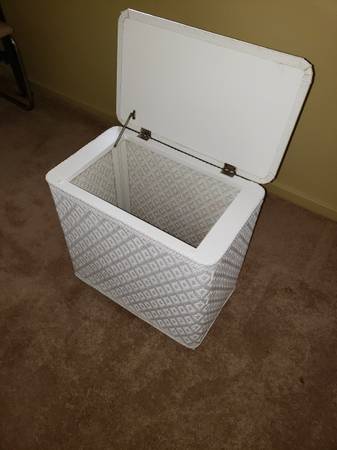 Vintage wicker clothes hamper 1