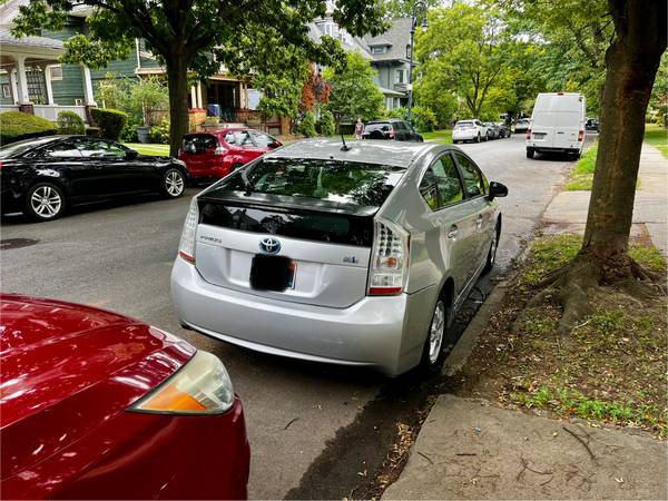 2011 Toyota Prius -- pocos kilómetros, excelente estado mecánico, neumáticos nuevos - $7.500 (Ditmas Park)63437701614337123