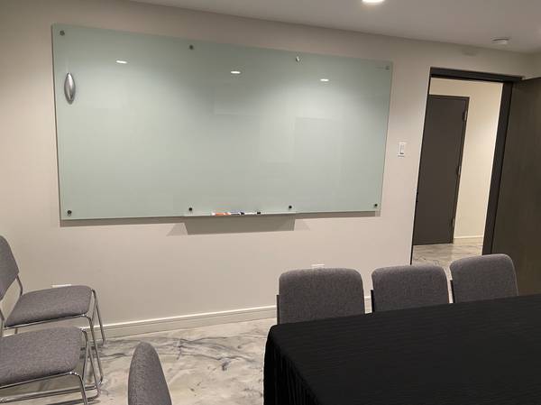 $295 Dedicated Desk + Parking + Business Community ACROSS from UChicago (Chicago: Woodlawn / Hyde Park)63898602652546123