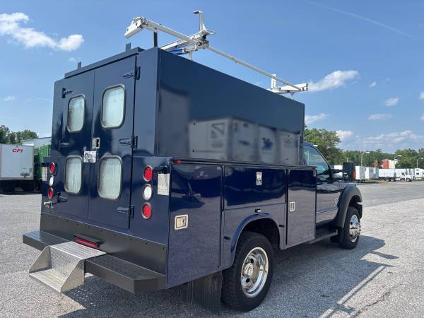 2011 Ford F550 XL SUPER - Photo 3