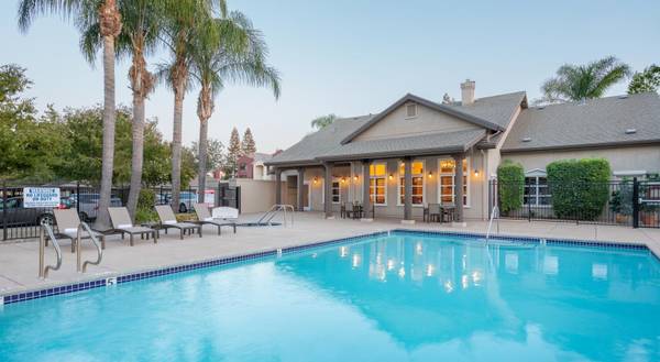 $2,292 / 2br - 1063ft2 - 2 dormitorios, Tot Lot, ¡Ubicado en Woodland! (1975 Maxwell Ave, Sacramento, CA)63900564832003121