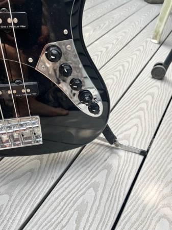 2025 SIRE Jazz Bass - $320 (Cambridge)63437871802625122