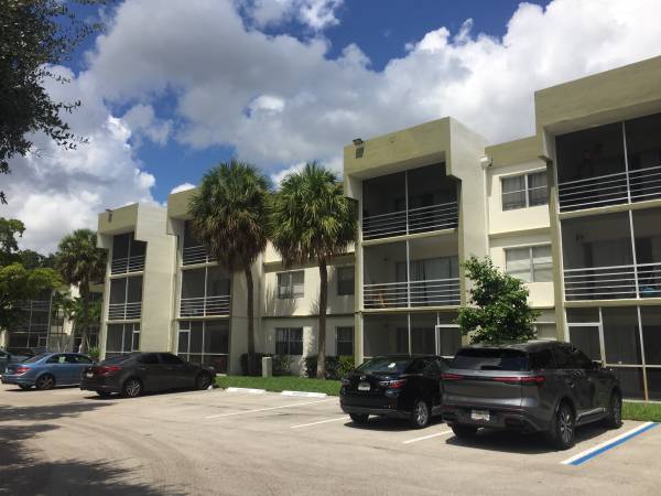 $1,825 / 2br - $1825 MAGNIFICENT 2B/2B IN SPRINGCREST (SUNRISE)64001844690819122