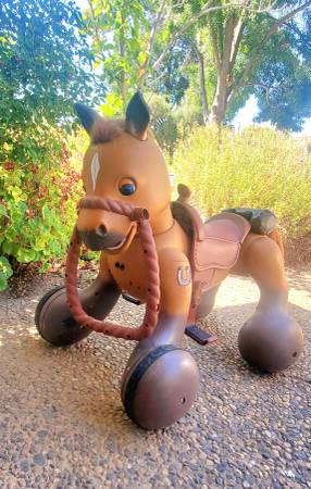 Rideamals Scout ride-on Pony by Kid Trax 1