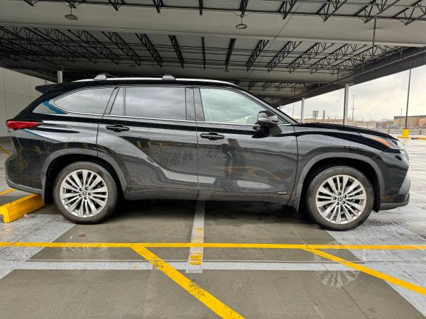 2023 Toyota Highlander Hybrid Platinum trim - $47,00063618949937795124