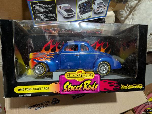 Ertl 1940 Ford Coupe Street Rod blue flames - toys & games