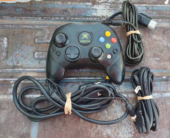 Original Xbox Controller with Power and AV Cords 1