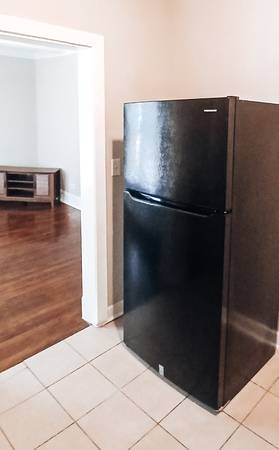 $1,475 / 2br - Calm and Quiet - 2 bdrm- Section 8 Welcome (Woodlawn)63781351161985124