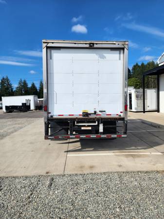 2018 ISUZU NRR 16' BOX TRUCK WITH RAMP & SIDE DOOR - $25,550 (PORT ORCHARD)63654706088961123
