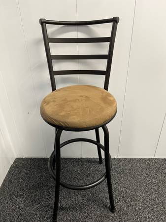 ROUND SWIVAL BAR STOOL 1