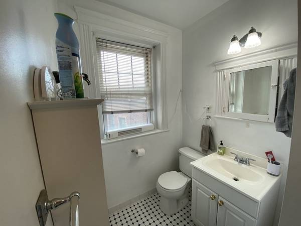 $3,200 / 2br - 816ft2 - Coolidge Corner 2BR – Heat & Hot Water Included – Available Now (Brookline)64167984240257122