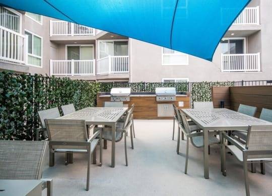 $2,325 / 625ft2 - Controlled Access/Gated, BBQ Area, Wi-Fi Lounge (3767 Clarington Ave, Los Angeles, CA)64035738983937124