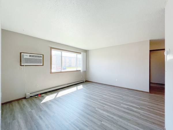 $835 / 2br - 800ft2 - 2BD 1BA, In Minot, Pet-Friendly with Pet Deposit (505 Park Street, Minot, ND)63817009425025122