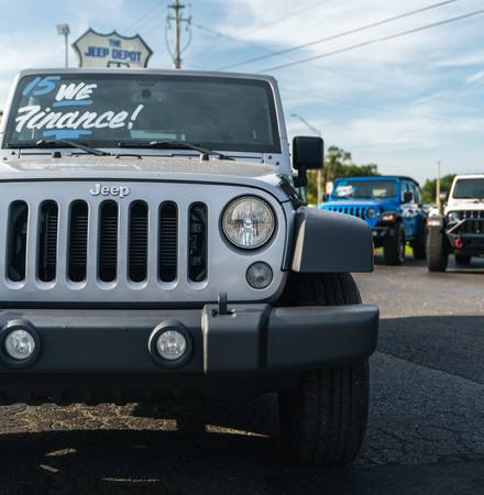 2015 Jeep Wrangler 4 puertas 4x4/Automático/Con potencia/Limpio/Financiamos, ¡Sin cargos de concesionario! - $18,750 (Riverview, FL (justo fuera de Tampa - tenemos más de 100 Jeep))63443316256003122