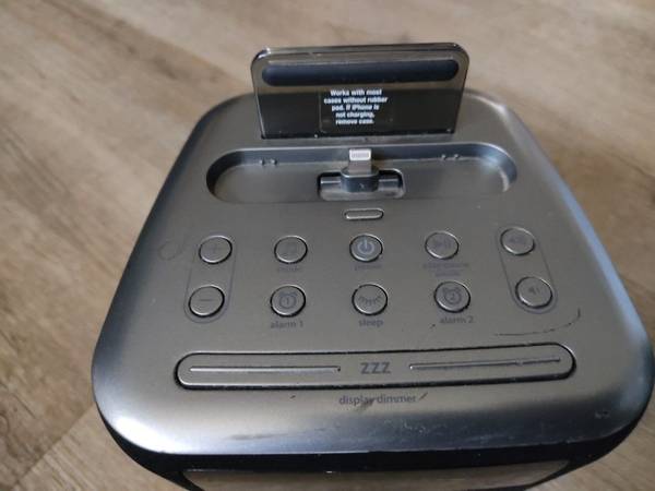 iHome Lightning iPod/iPhone Docking Station Radio (Model: iPLA24) For - $10 (Los Angeles)63471471161985122