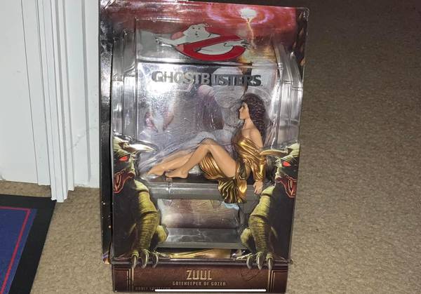 Ghostbusters Matty Exclusive Zuul as Dana figure 1