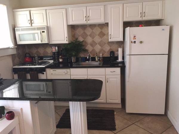 $1,025 / 400ft2 - (np-8)---Best Uptown Studio -Prytania St63903420415107120