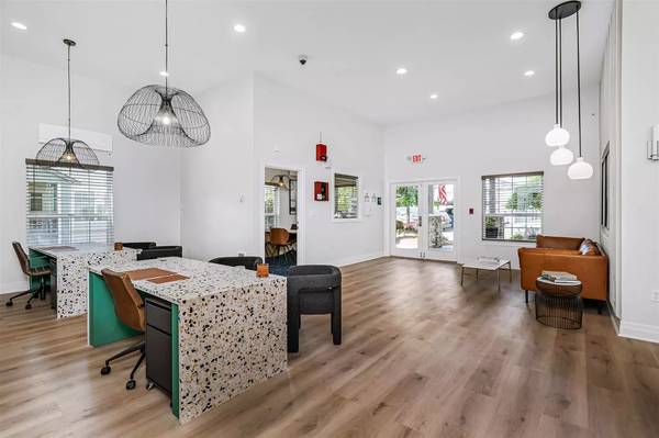 $1,747 / 628ft2 - Pets are welcome! Studio. Call for a tour! (Silverdale)63799881998337122