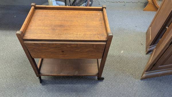 tea / coffey trolly on wheels 1