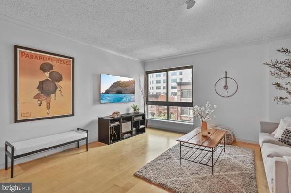 $2220.00 / 1br - 708ft2 - Large 1 Bedroom Condo at Capital One Arena, Chinatown, Downtown DC, Ga63895920321667121