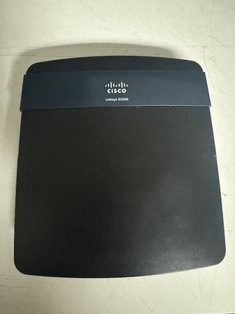 Linksys E3200 300 Mbps Router inalámbrico N de 4 puertos Gigabit - $10 (Chino, CA)62971058907393123