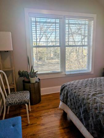$875 / 3 habitaciones - 1350 pies² - Disponible ahora: Habitación disponible en West Asheville, casa amueblada de 3/2. Servicios incluidos (Asheville)63179770998787124