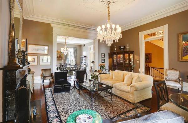 $400 / 6br - Walk To Spots; Large Groups, Families Welcome (Royal St - French Quarter - New Orleans.)63903537977858124