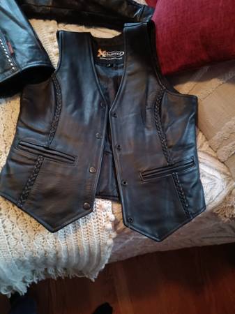 Ladies black leather vest size large 1
