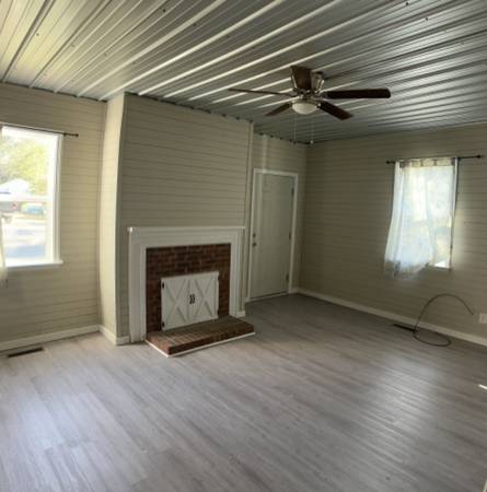 $1375.00 / 3br - 3 bed, 1 bath duplex. Fenced yard, close to school63904821478402123