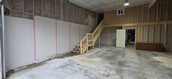 $2,000 / 1500ft2 - NICE DOUBLE BAY WITH BIG OFFICE ABOVE (492 WEST MAIN ST HILLSBORO NH)63932059332866122