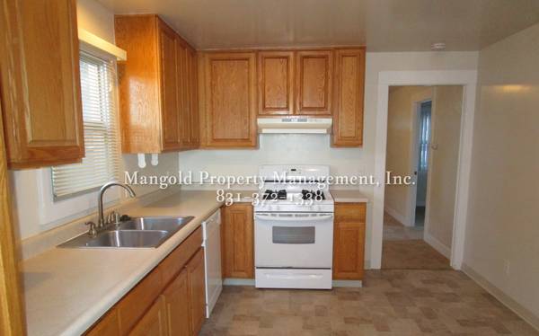 $3,200 / 2br - 680ft2 - Charming 2-Bed 1-Bath Home with Beautiful Ocean Views of Monterey Bay (Monterey)64009499300227122