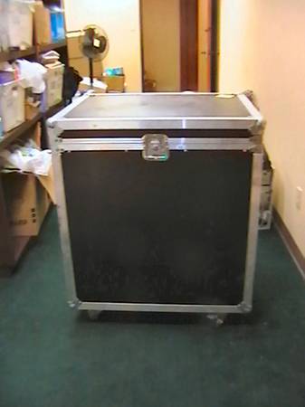 TCH-rolling shipping electrified presentation box 1