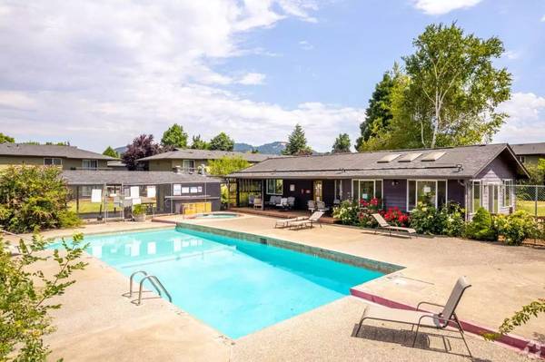 $1,225 / 450ft2 - Space, Comfort, Value: It's All Here. Dive In! (Springfield)63977278548482123