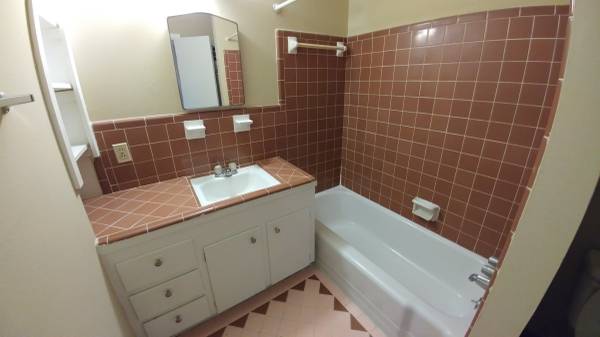 $885 / 1br - Inside 610 loop: 1 br in quiet complex (Houston)63924042519299122