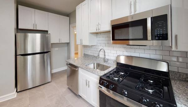 $1,650 / 2br - BEAUTIFUL NEW REHAB IN WEST ROGERS PARK! (Rogers Park)63781608101249120
