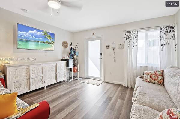 $2,650 / 2br - 1200ft2 - 2b/1b Duplex for Rent (Miami)64051005468931124