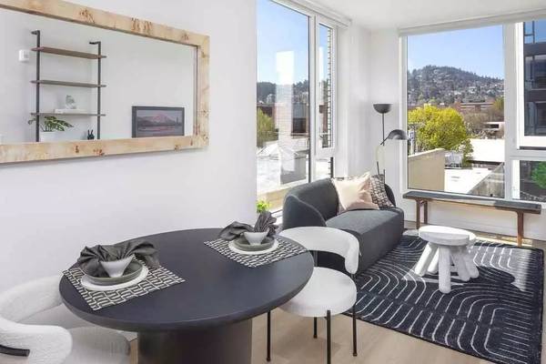 $1,399 / 475ft2 - Location is key! Stellar Studio in Portland's core. (Portland)63672512262915120